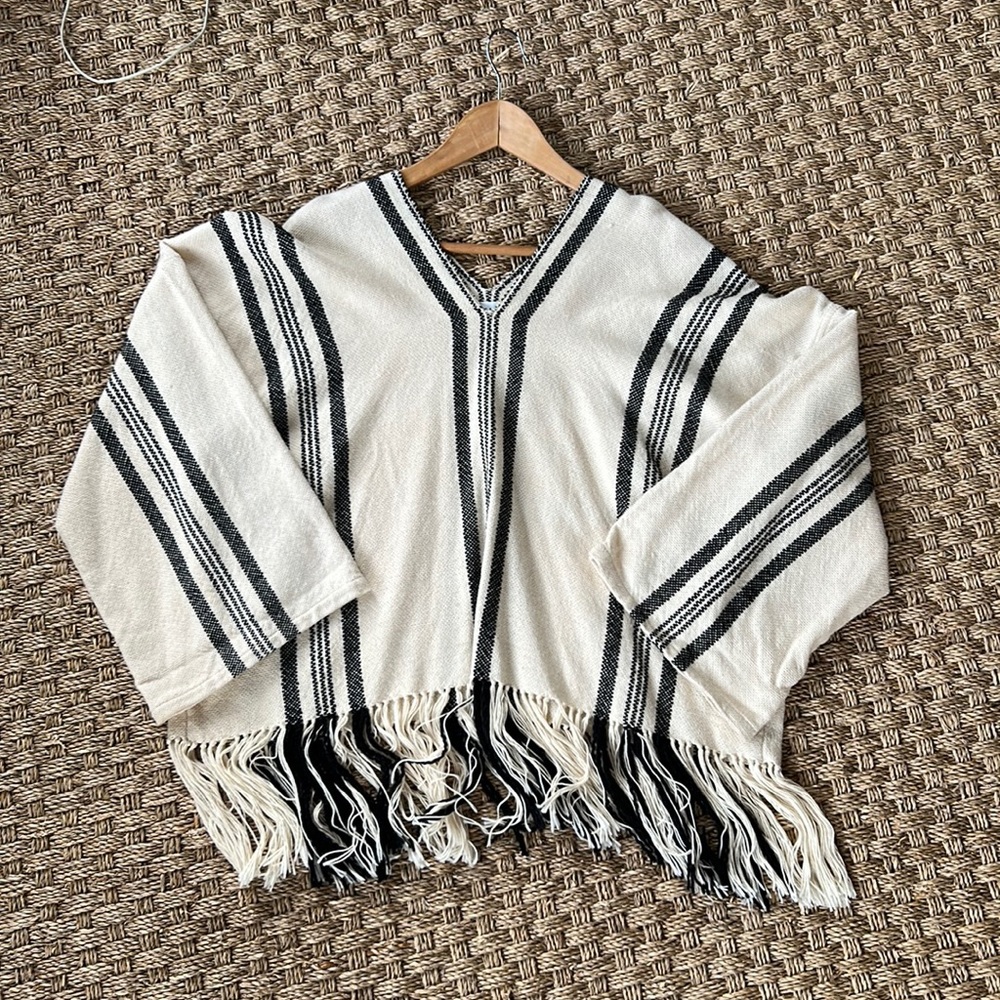 APIECE APART Amelia Hand Woven Poncho loomed in Peru